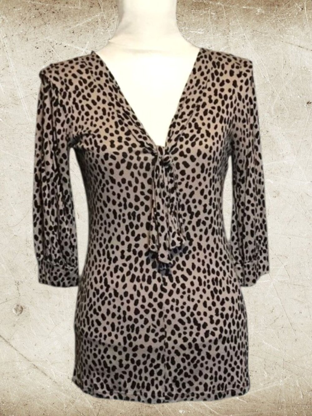 Banana Republic Top V-neck Leopard Print Stretch 3 QRTR Sleeves Size M Tall